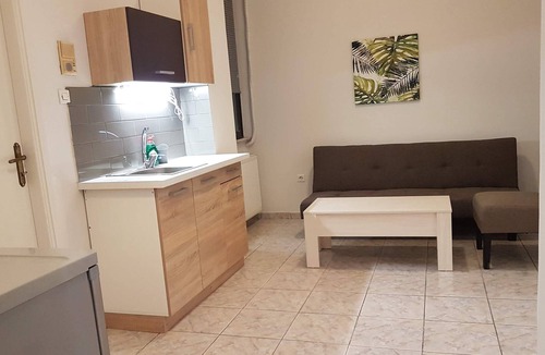 Mousio Apartment | Palette Apartment (Bamboo) - Athens Center, 6 BD, 3 BATH