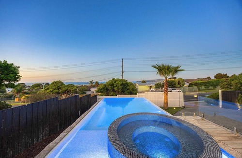 Dromana House | Palmira Retreat | Pool, Spa & Views