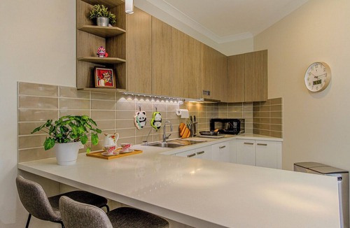 Mount Colah House | Panda Pavilion - Your Peaceful Garden View Hideout Next to National Park Valley