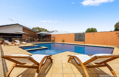 Tootgarook House | PANORAMA SUPER SIZED OUTDOOR HEATED POOL & SPA ENTERTAINER,TOOTGAROOK