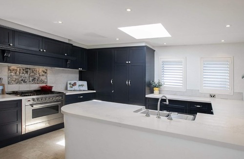Killcare House | Panoramic ocean views and short walk to beach