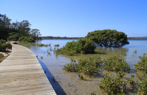 Merimbula House | Panoramic Townhouses By Lisa (Deluxe Front Apartment- Pet Friendly) - 3+night