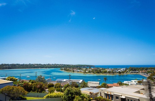 Merimbula Apartment | Panoramic Townhouses By Lisa (Deluxe Front Apartment- Pet Friendly) - 5+nights