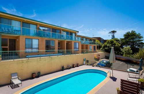 Merimbula Apartment | Panoramic Townhouses By Lisa (Deluxe Front Apartment- Pet Friendly) - 5+nights