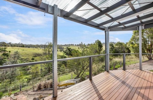 Metung House | Panoramic views of Chinaman’s Creek Valley