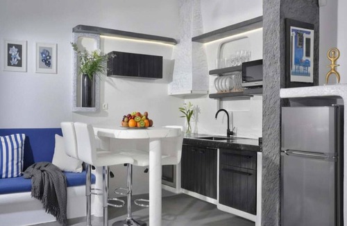 Panormos Apartment | Panormos Retreat with Pool
