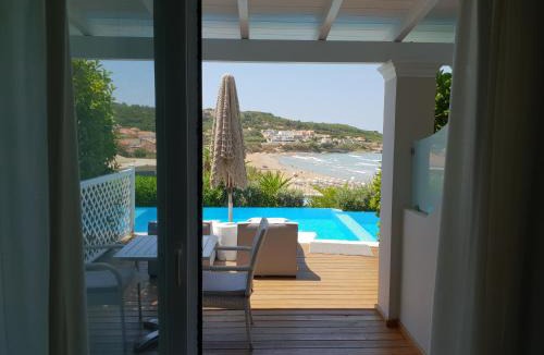 Agios Stefanos Avliotes Apartment | Paralia Luxury Suites