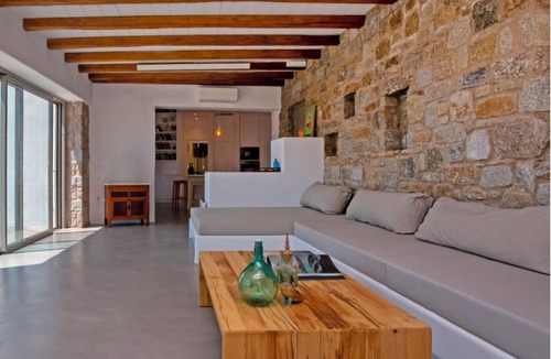 Paraga Villa | Paranga Breeze Mykonos: Quite secluded villa close to all the action