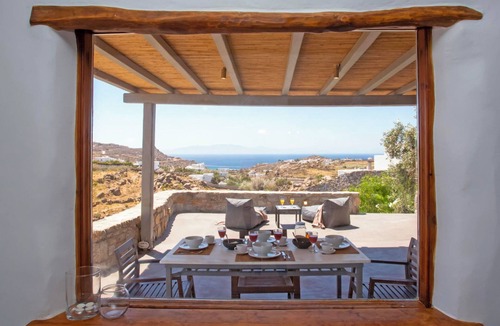 Paraga Villa | Paranga Breeze Mykonos: Quite secluded villa close to all the action