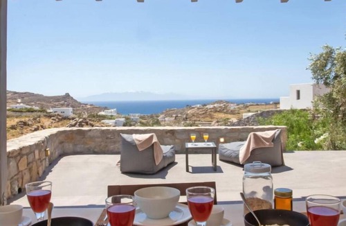 Paraga Villa | Paranga Breeze Mykonos: Quite secluded villa close to all the action