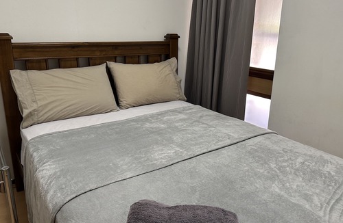 East Victoria Park Apartment | Parkline Perth One Bedroom Apartment Deluxe -Great Location, Small Quiet Gated