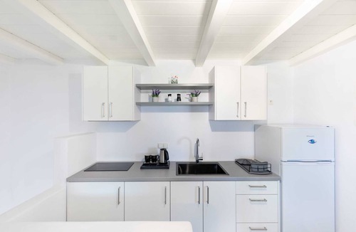 Chrissi Akti Apartment | Paros Beach Studio Casa Costa Oro, 300m from Golden Beach (1BR 1BA)