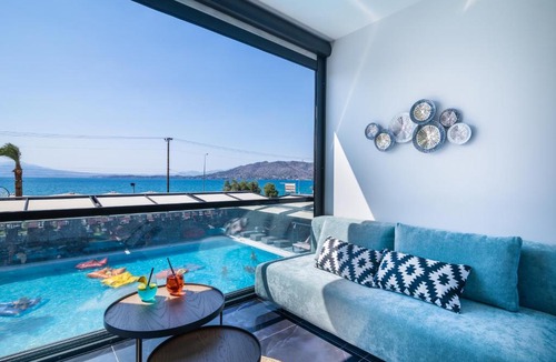 Salamis Apartment | Parrot Papagalakia 106