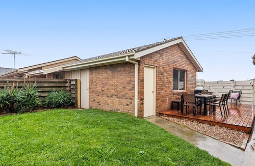 Portarlington House | Parrwang Rest - Renovated cosy unit in a Serene Location.