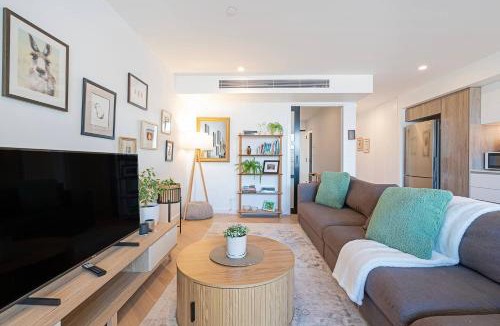 Hobart Central Business District Apartment | Patrick Calm - Easy Living near Dining and Hobart CBD