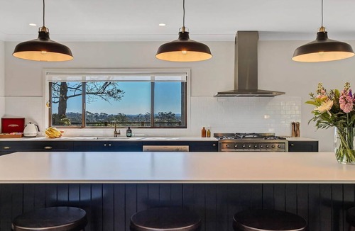 Newrybar House | Paul's Farmhouse - 4 BR rural retreat with views