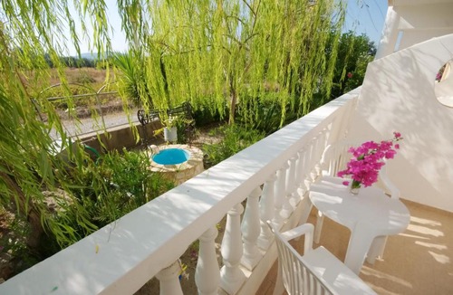 Haraki Apartment | Paul's Garden Studios