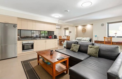 Shailer Park Apartment | Peace & quiet on the Kimberly Plateau.
