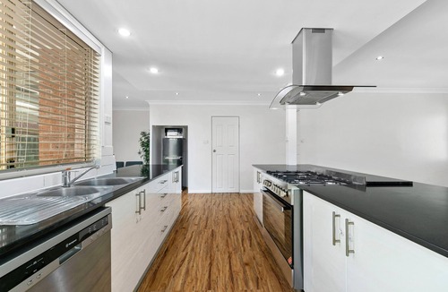 Stanhope Gardens House | Peaceful and Spacious single storey house with split A/C in each room