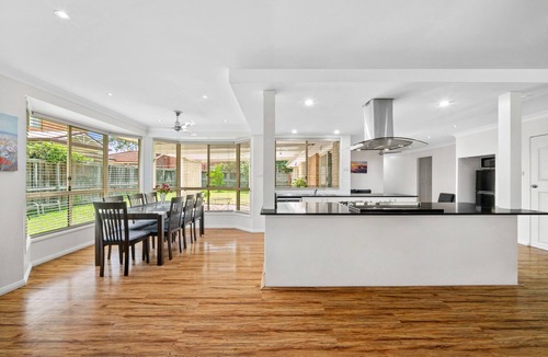 Stanhope Gardens House | Peaceful and Spacious single storey house with split A/C in each room