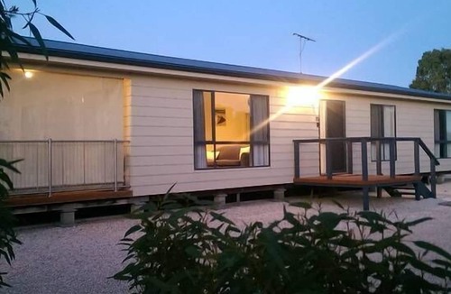 Dalrymple House | Peaceful family friendly accommodation close to the beach and jetty