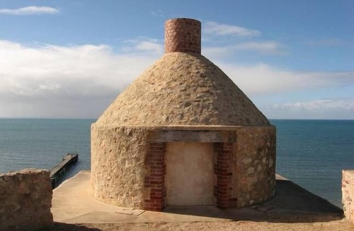 Dalrymple House | Peaceful family friendly accommodation close to the beach and jetty