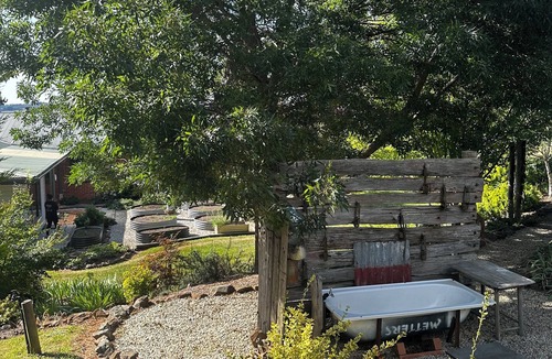Oberon House | Peaceful farmhouse retreat with breathtaking lake views—charm meets tranquility✨