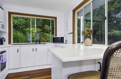 Knockrow House | Peaceful Hinterland Hideaway- 5 * Location! Quick links to Lennox & Byron.