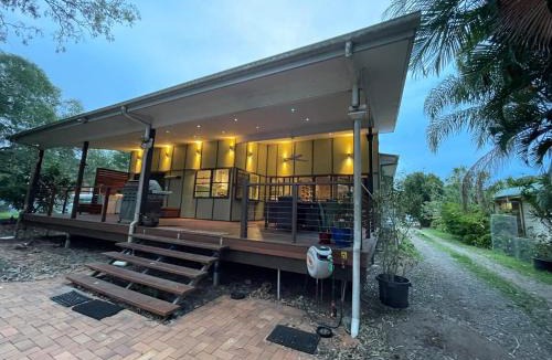 Nudgee Beach Apartment | Peaceful, spacious hideaway