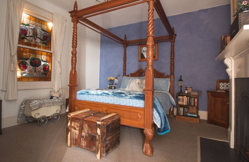 West Hobart Cottage | Peck's on Pine Victorian Cottage