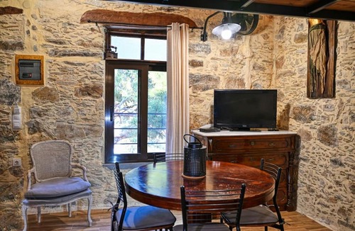 Livadia House | PefkoPetro Loft