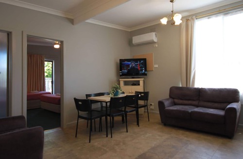 San Remo Hotel | Pelicans Motel San Remo