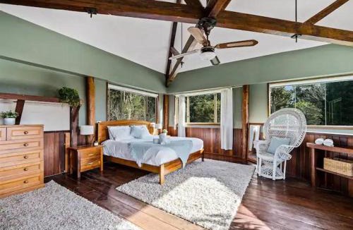 Pemberton House | Pemberton Forest View Retreat