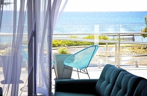 Penguin Apartment | Penguin Beachfront Apartments