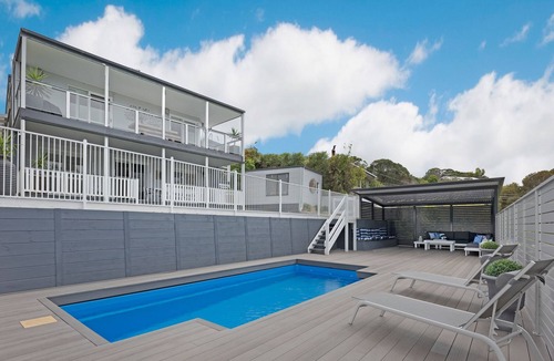 Rye House | PENINSULA RETREAT beach house with views & a pool