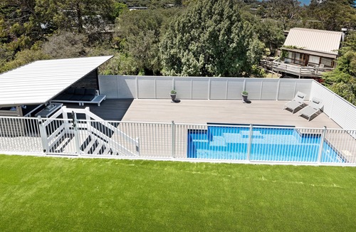 Rye House | PENINSULA RETREAT beach house with views & a pool