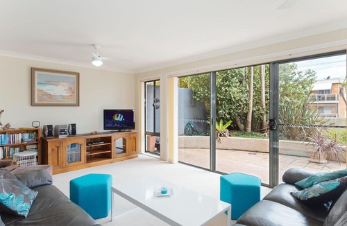 Soldiers Point Apartment | Peninsula Waters, 2/2-4 Soldiers Point Road - three bedroom unit, spacious private courtyard & WIFI