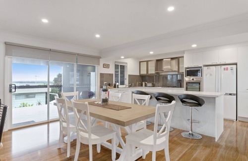 San Remo House | Pennishells by Ready Set Stay- Beach views & WIFI