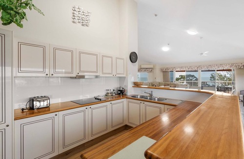 Torquay Apartment | Penthouse Charlton on the Esplanade