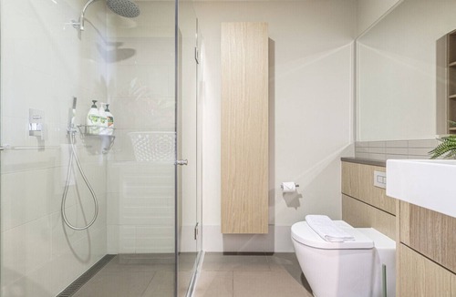 Melbourne Central Business District Apartment | Penthouse style 4brmx4bath apt