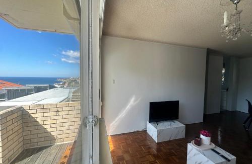 Tamarama Apartment | Penthouse with Beach View