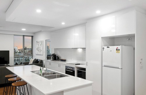 East Perth Apartment | Penthouse with Skyline Vistas & Amazing Night Views