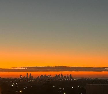 Bulleen Apartment | Penthouse with Stunning Melbourne Skyline View