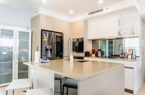 Surfers Paradise Apartment | Pepper Soul Ocean View 3 Bedroom Apartment