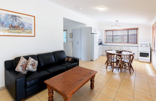 Wollombi House | Pepper Tree Wollombi | Pool, Cabana + Ensuite on every Room | Sleeps 12