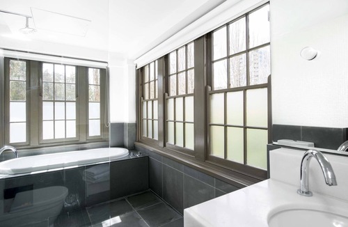 City West Hotel | Peppers Gallery Hotel Canberra