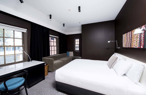 City West Hotel | Peppers Gallery Hotel Canberra