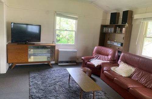 Mount Beauty House | Perfect as a Falls Creek base camp. Pet friendly.