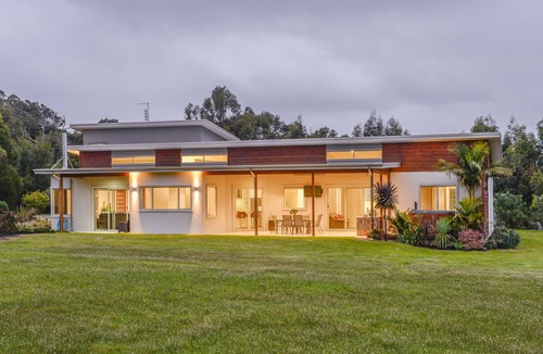 Quedjinup House | perfect for families free WIFI come down & enjoy the beautiful SW!Latitude 33 -