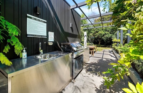 Armadale Apartment | Perfectly Located Executive 1BR at Caulfield North